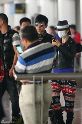 组图：娜就杰婚落幕 张杰谢娜现身机场低调返京