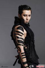 组图：罗志祥变身金毛狮王 为染发捱痛6小时