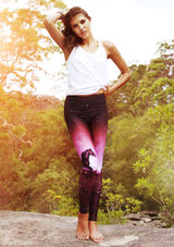 组图：棕发嫩模户外拍写真 服饰加入动物元素