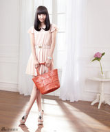 组图：白百何配饰写真曝光 清丽优雅展迷人微笑