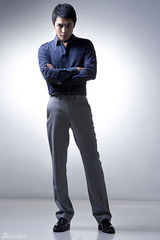 组图：霍政谚时尚大片 尽显冷峻忧郁气质