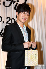 组图：梁静茹台北婚宴秀恩爱 前男友玛莎未出席