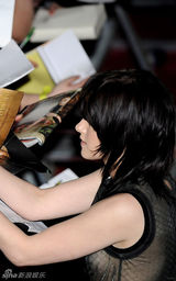 高清组图：《新月》西班牙宣传 主创打扮时髦