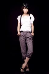 组图：马梓涵时尚大片演绎率真甜美风