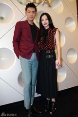 组图：胡歌复古流行玩混搭 打造怀旧时尚