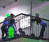 组图：麦莉与赤裸舞娘风骚起舞 大玩舔臀啃胸