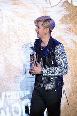 组图：罗志祥不排斥恋歌迷 与舒淇相看紧张