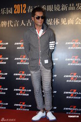 高清组图：古天乐上海代言帅气现身没架子