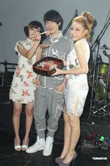 严爵台北开唱“不孤独” 挑战新专辑全曲目