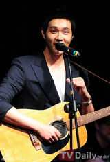 组图：韩星池贤宇入伍前举行粉丝见面会