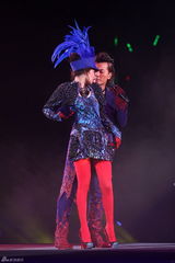 高清组图：郑伊健演唱会 舒淇登台与其热吻