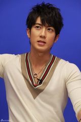 高清组图：吴尊做客新浪花絮照 阳光美男表情百变