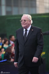 组图：北京电影节七大评委亮相闭幕蓝毯