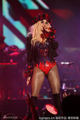 组图：钱妞献唱NBA全明星赛 渔网丝袜劲爆销魂