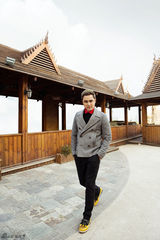 组图：明道潮范儿街拍化身冬日暖男