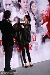 幻灯图：《苏乞儿》发布会 周迅袁和平等揭晓档期