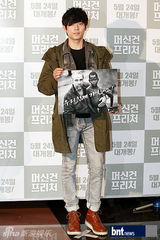 组图：吕珍九等出席电影《机关枪传教士》首映会