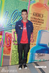 组图：周柏豪感慨生命易逝 祝福何超云觅真爱