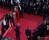 高清组图：《女人之源》首映 吕克-贝松吻娇妻抢镜