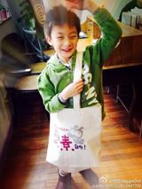 组图：吕颂贤引领素时尚 悟空手势引模仿