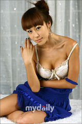 组图：韩国女模金正珠徐秀珍写真集大秀美胸