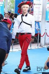 组图：神话李孝利等亮相20代选择颁奖礼蓝地毯