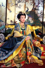 组图：《美人天下》张庭曝剧照 雍容华贵显大气