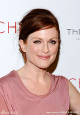 幻灯图：《克洛伊》首映 摩尔与阿曼达相得益彰