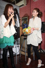 组图：宇珩相隔四年发专辑 马来帮光良戴佩妮祝贺