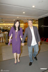 组图：谭咏麟60岁大寿 坦言永远最感谢母亲