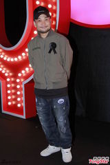 组图：葛民辉任颁奖嘉宾 为年青设计师打气