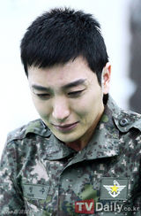 组图：SJ利特演歌舞剧激动飙泪 池贤宇亮相