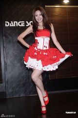 组图：安心亚彩排舞蹈大秀性感舞姿