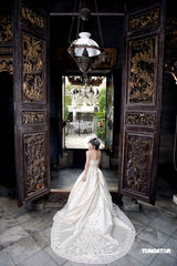 幻灯图：潘霜霜获封港版gaga 婚纱写真演绎浪漫纯情 