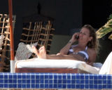 幻灯图：安妮斯顿墨西哥过生日 杰拉德-巴特勒作陪