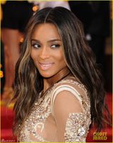 组图：MTV红毯女星水果姐秀牙套ladygaga扮人鱼