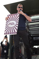 高清组图：休-杰克曼携《铁甲钢拳》现身圣地亚哥