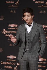 独家高清：GD获年度时尚大奖 李钟硕等亮相红毯