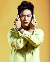 组图：张晓龙新剧挑战毒舌男 台杂志封面玩嬉皮