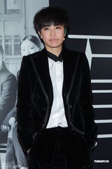 组图：何韵诗与路嘉欣合照 暗指英皇不满容祖儿绯闻