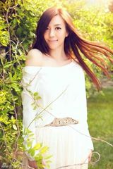 组图：周韦彤清新迷人宛若邻家女孩