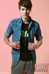 组图：徐正曦登杂志封面 多面风格展现男儿本色