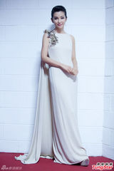 组图：评审李冰冰紫色蕾丝礼服美腿隐现