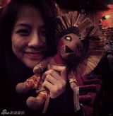 组图：陈冠希女友疑为新品宣传 裹胸出镜大露乳沟