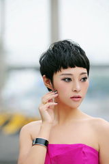 组图：“小范冰冰”杨慧娇写真 酷夏上演粉红诱惑