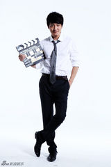 组图：郭京飞阳光写真尽显盛男魅力