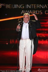 组图：《父辈足迹》西蒙恩获最佳男配跪地庆祝