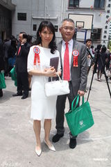 组图：赌王四太致力做慈善 何猷亨已带女友见家长