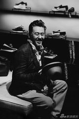 吴秀波现身米兰时装周 观看品牌时尚大秀