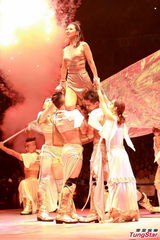 组图：叶倩文一家三口合唱 林青霞素颜到场欣赏